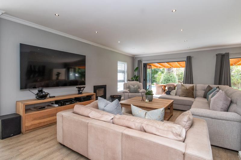 5 Bedroom Property for Sale in Constantia Western Cape